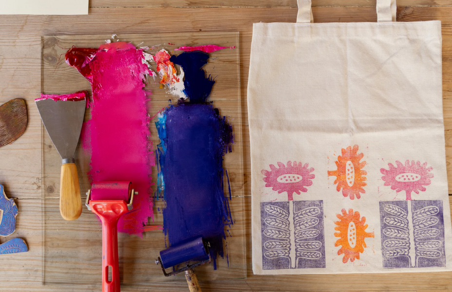 printing flower shapes on a canvas bag